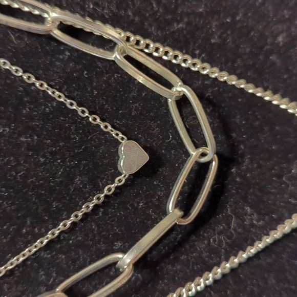 Silver tone 3 chains -  lock , chain and heart necklace - Picture 3 of 4
